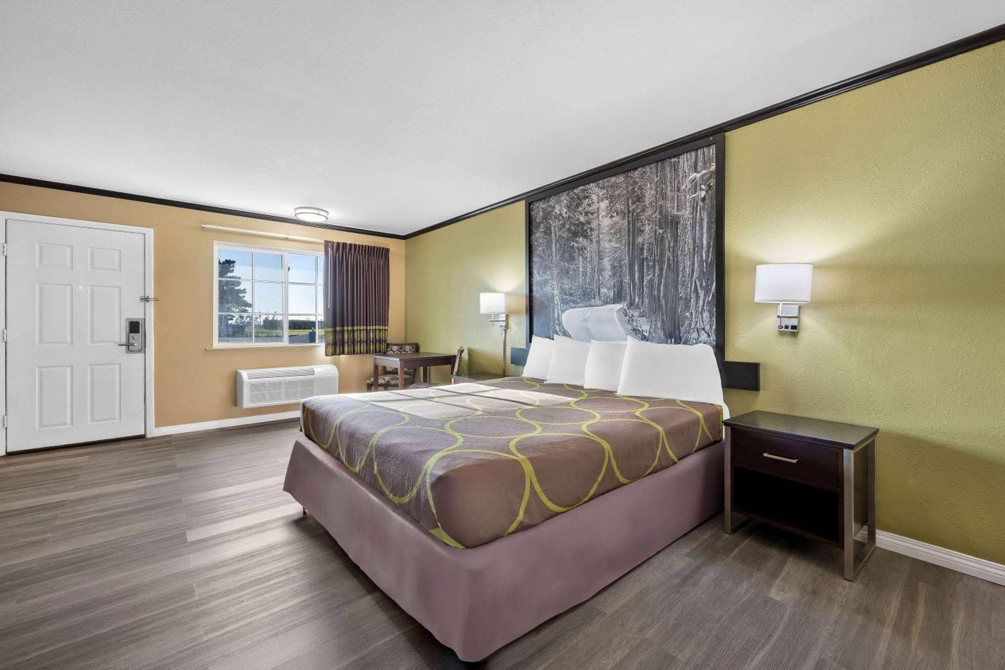 Super 8 By Wyndham Crescent City Exterior foto