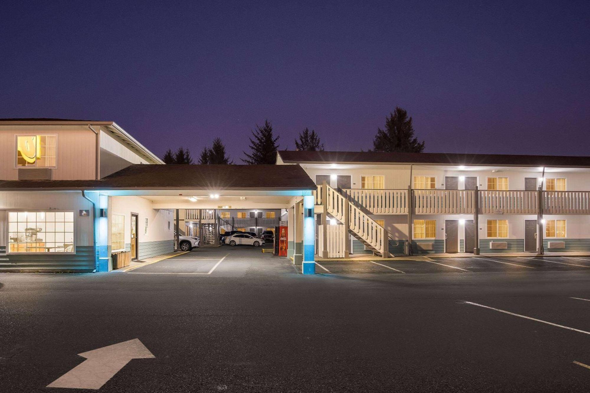 Super 8 By Wyndham Crescent City Exterior foto